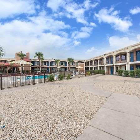 Days Inn By Wyndham San Antonio Splashtown/Att Center Exteriér fotografie