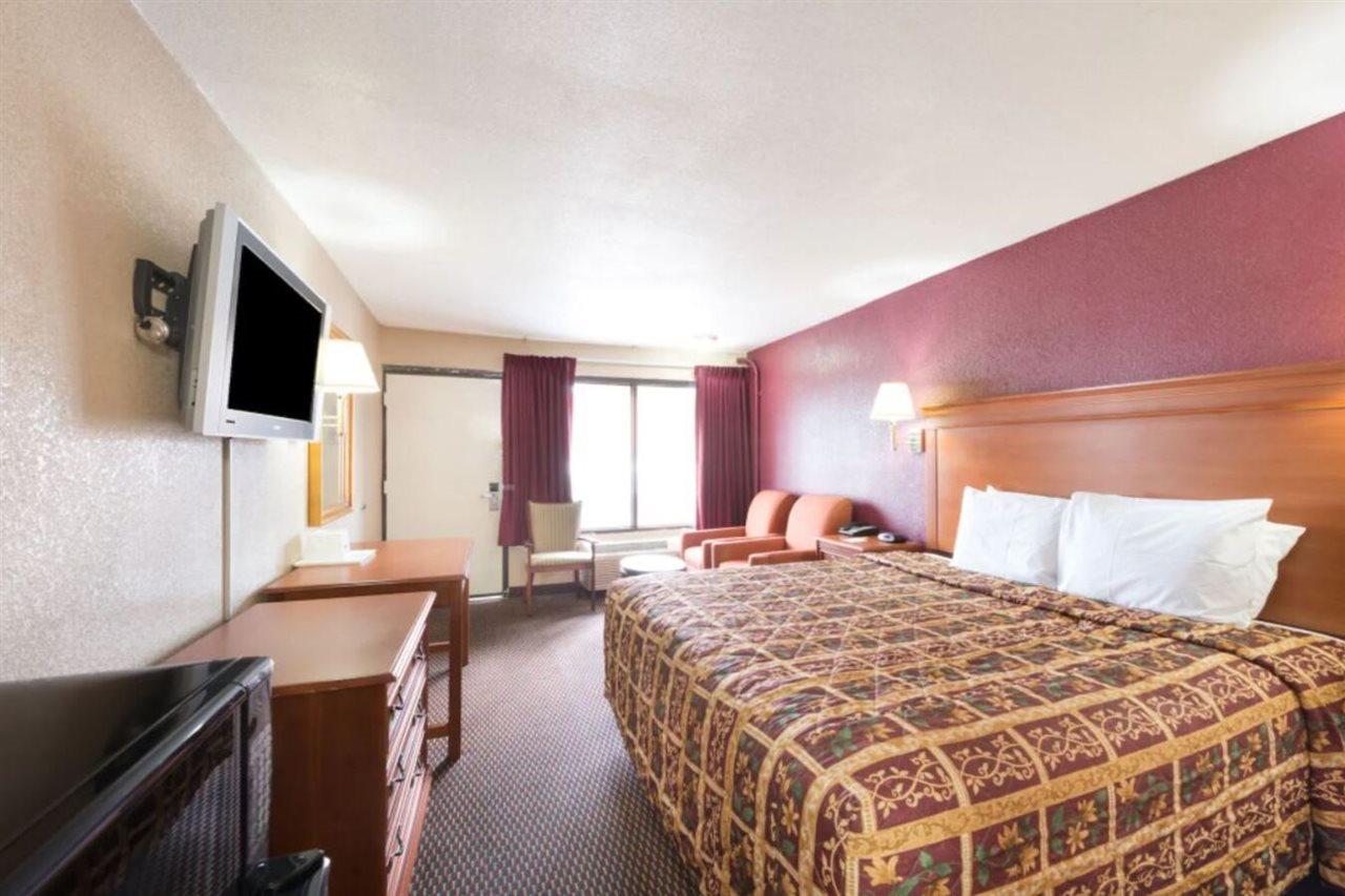 Days Inn By Wyndham San Antonio Splashtown/Att Center Exteriér fotografie