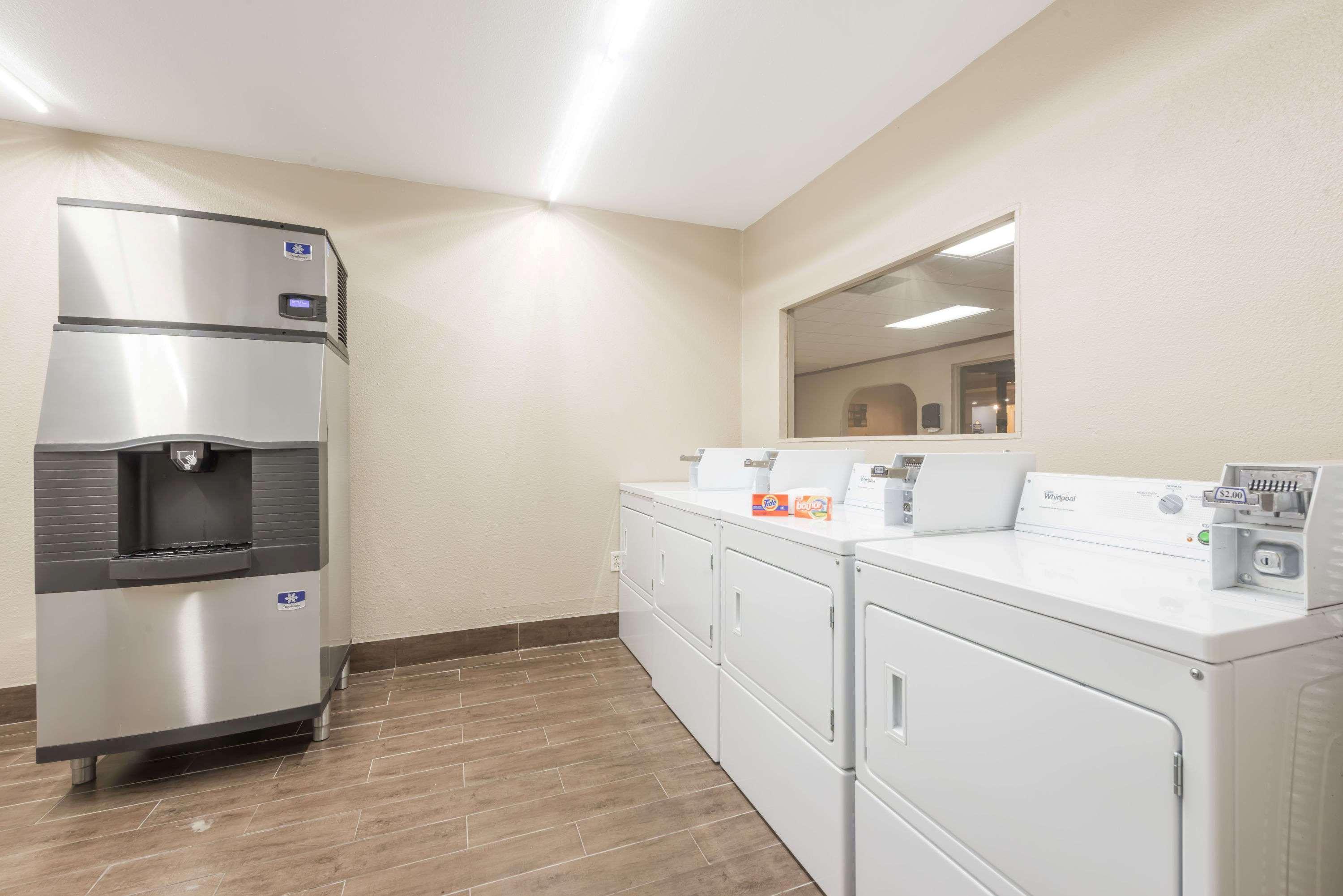 Days Inn By Wyndham San Antonio Splashtown/Att Center Exteriér fotografie