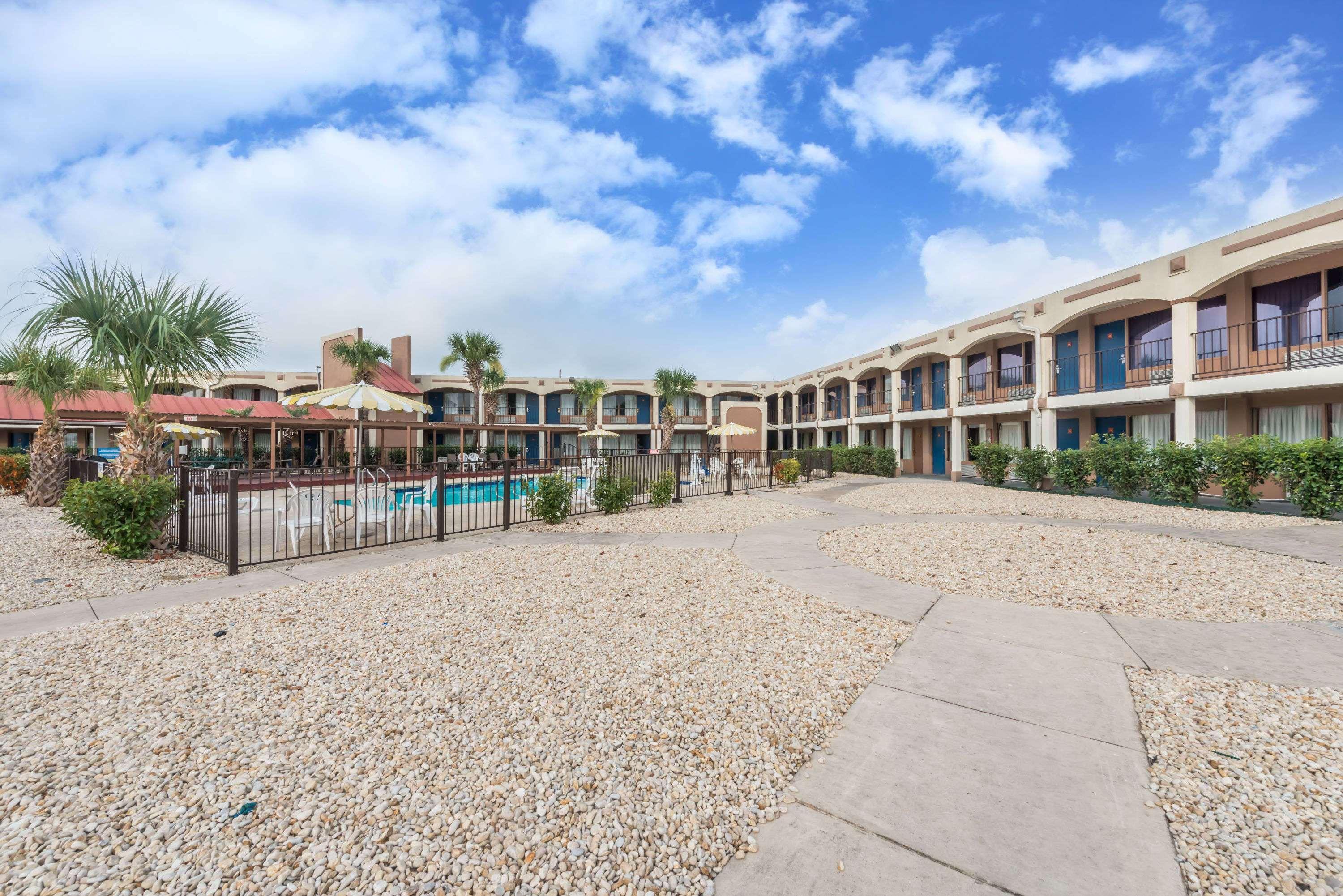 Days Inn By Wyndham San Antonio Splashtown/Att Center Exteriér fotografie