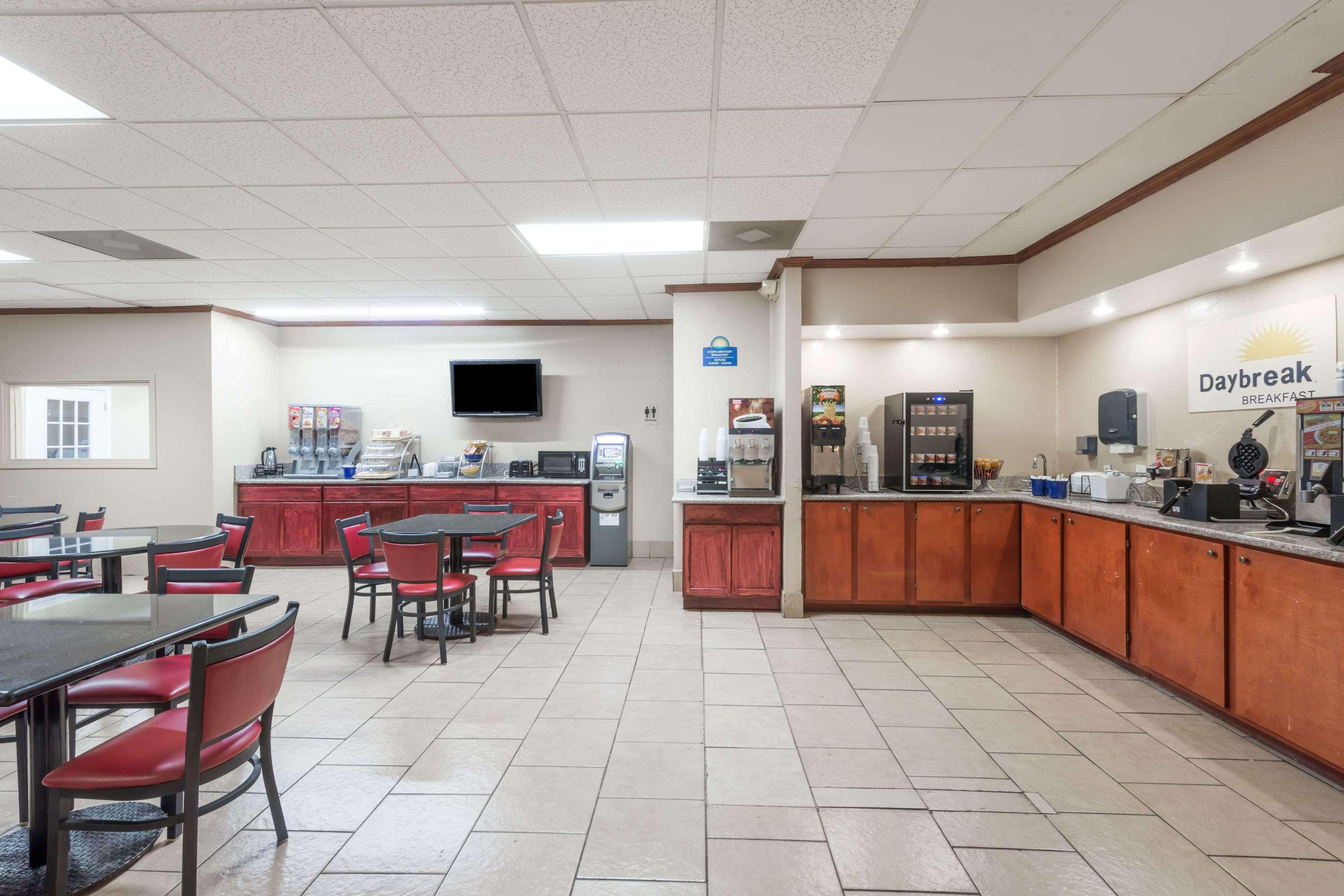 Days Inn By Wyndham San Antonio Splashtown/Att Center Exteriér fotografie