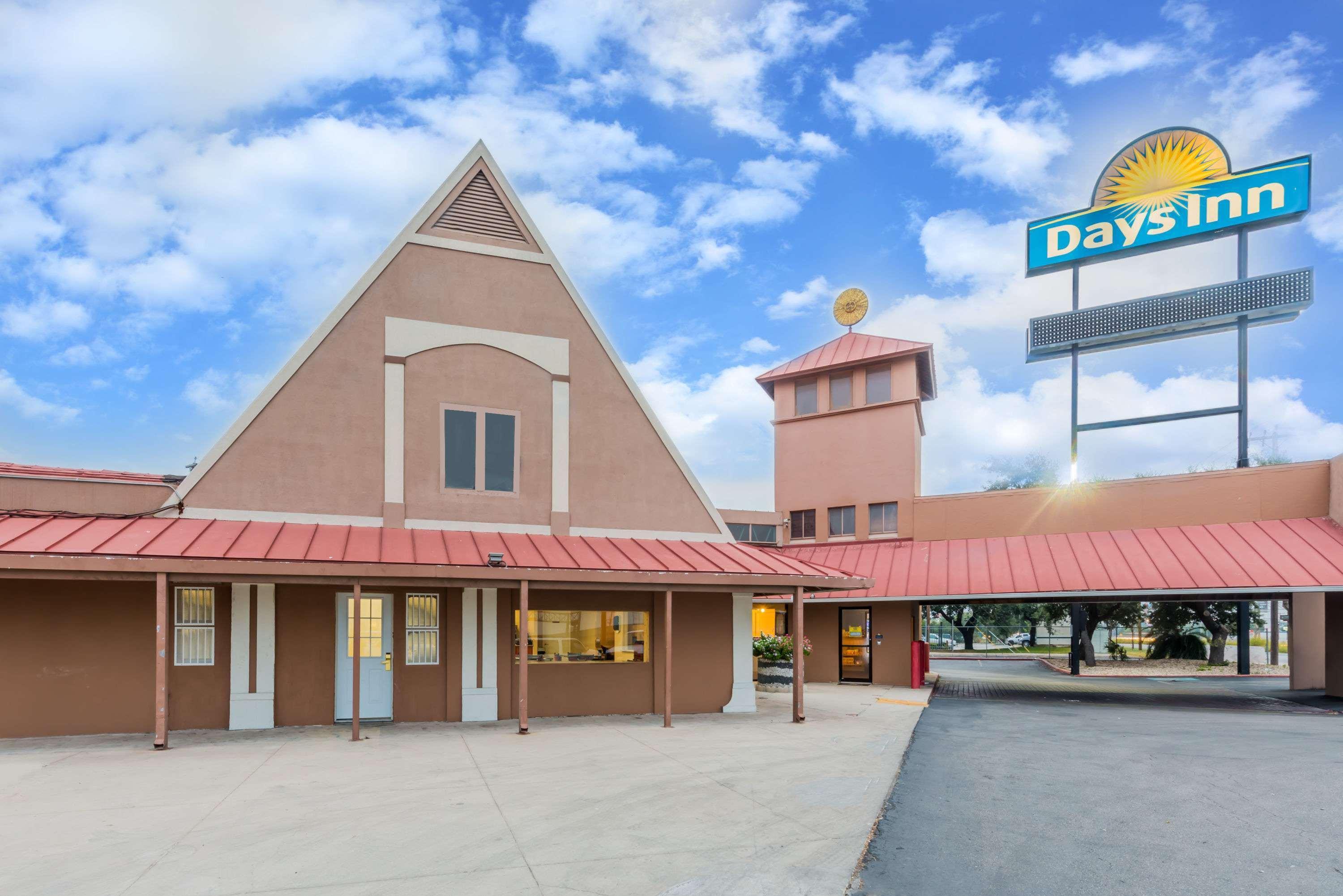 Days Inn By Wyndham San Antonio Splashtown/Att Center Exteriér fotografie